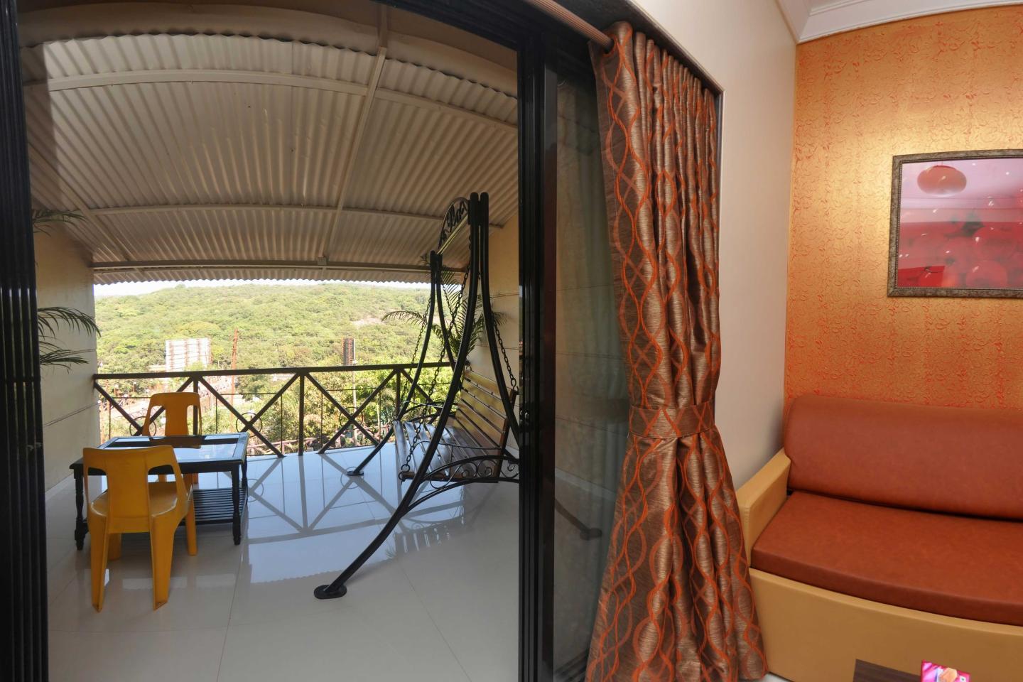 Sumanraj Hotel - 500Mtrs from Venna Lake - Tap to explore photos
