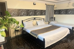 Hotel Sai's Village (101 meters from Saibaba Samadhi Temple), Shirdi