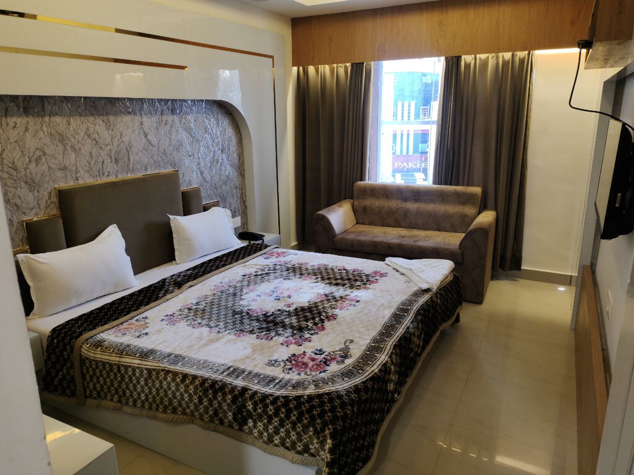 Hotel Al Zubeen - Tap to explore photos