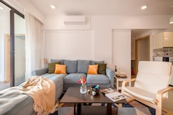 tisyastays | Quaint & Picturesque 2BHK Apartment with Infinity Pool, 5mins to beach, Goa