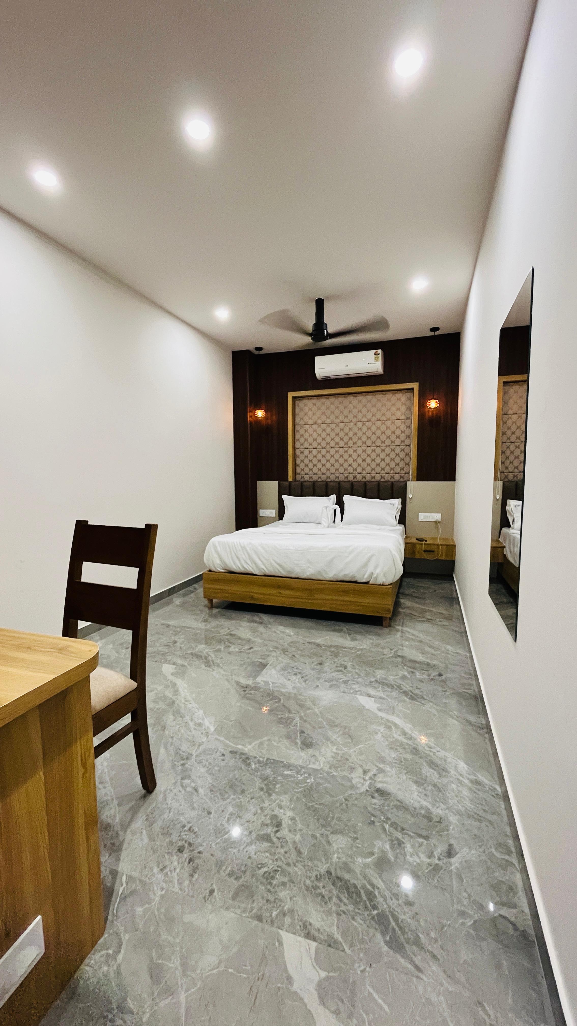 Fargo Hotels - Tap to explore photos
