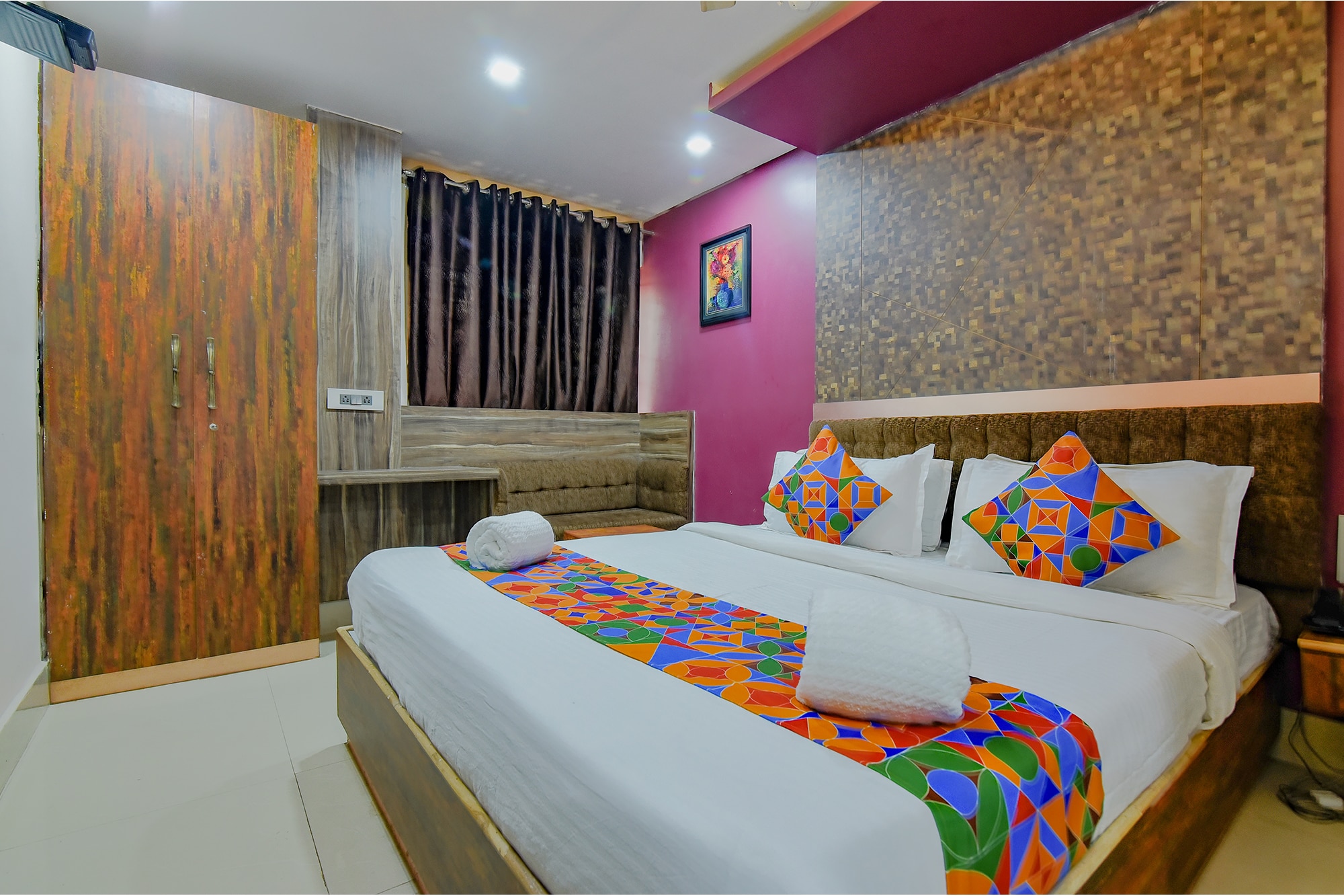 FabHotel Middleton Desire - Nr. Niladri Vihar Square - Tap to explore photos