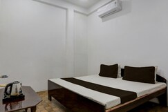 SPOT ON  S.M. HOTEL, Jaunpur