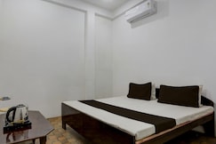 SPOT ON  S.M. HOTEL, Prayagraj