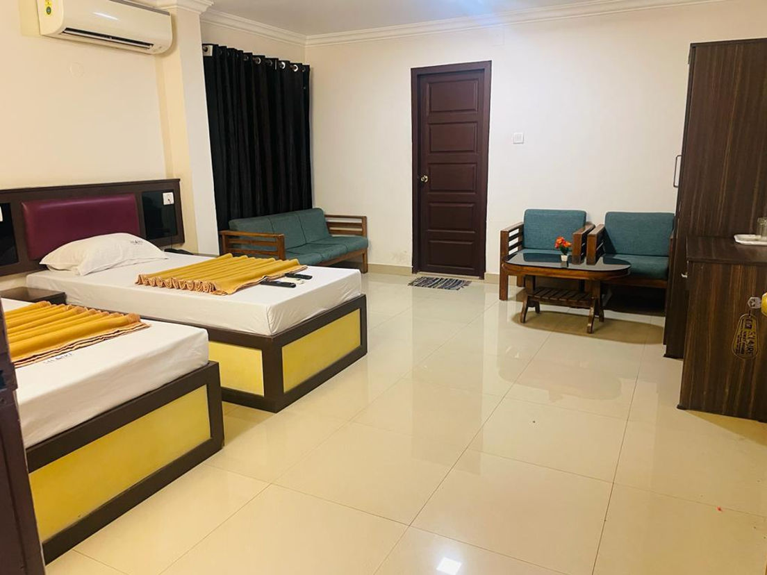 SILAIRE GUEST HOUSE - Tap to explore photos