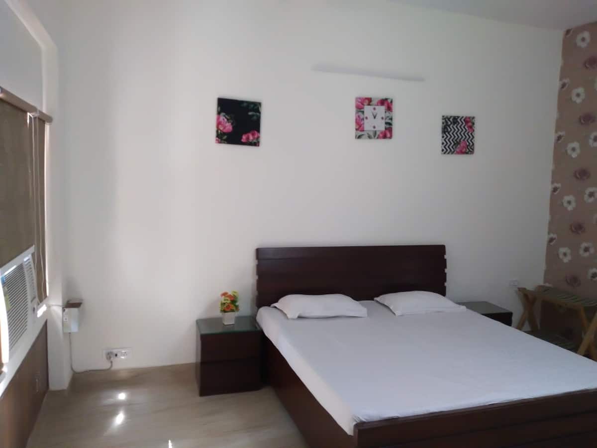 New India Homestay near Ganga Ram Hospital - Tap to explore photos