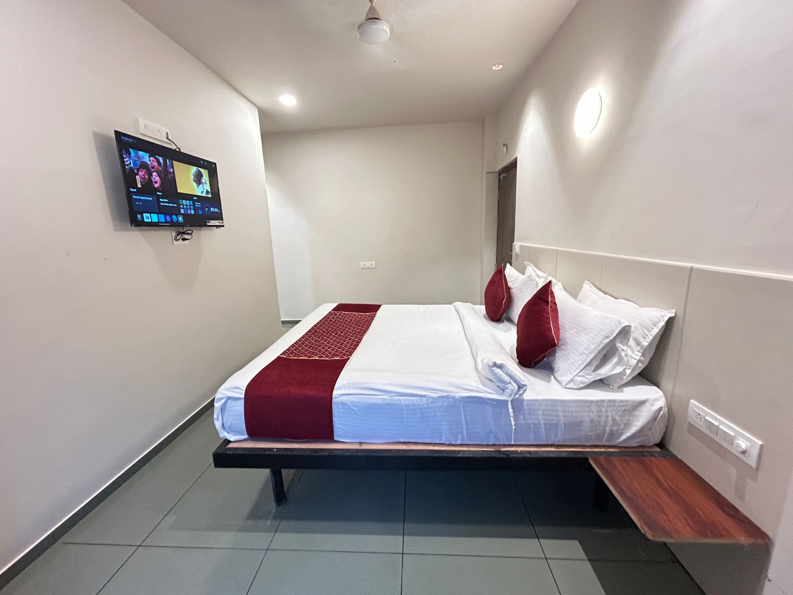 SwagStay Hotel Riviera Grand 5