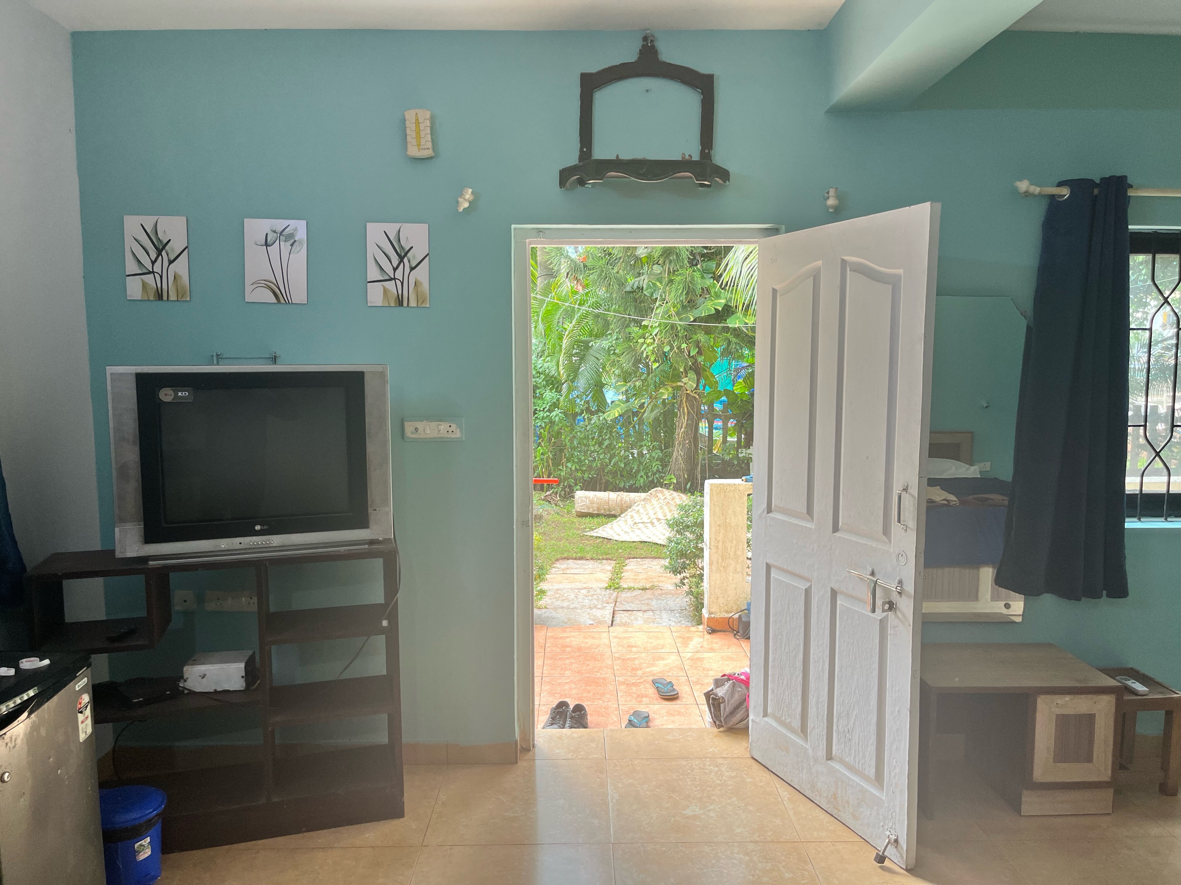 Baga Studio Apartment ground floor 2 Min walk to Baga beach - Tap to explore photos