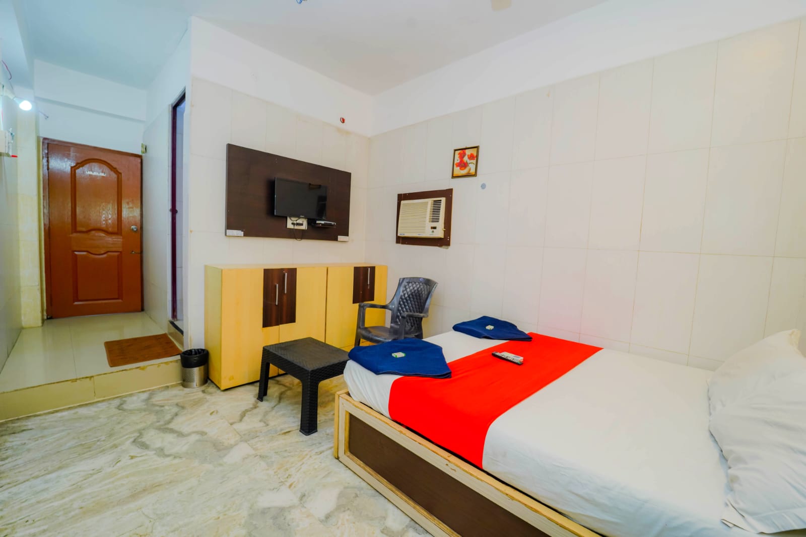 3 Star Guest House Vanagaram - Tap to explore photos