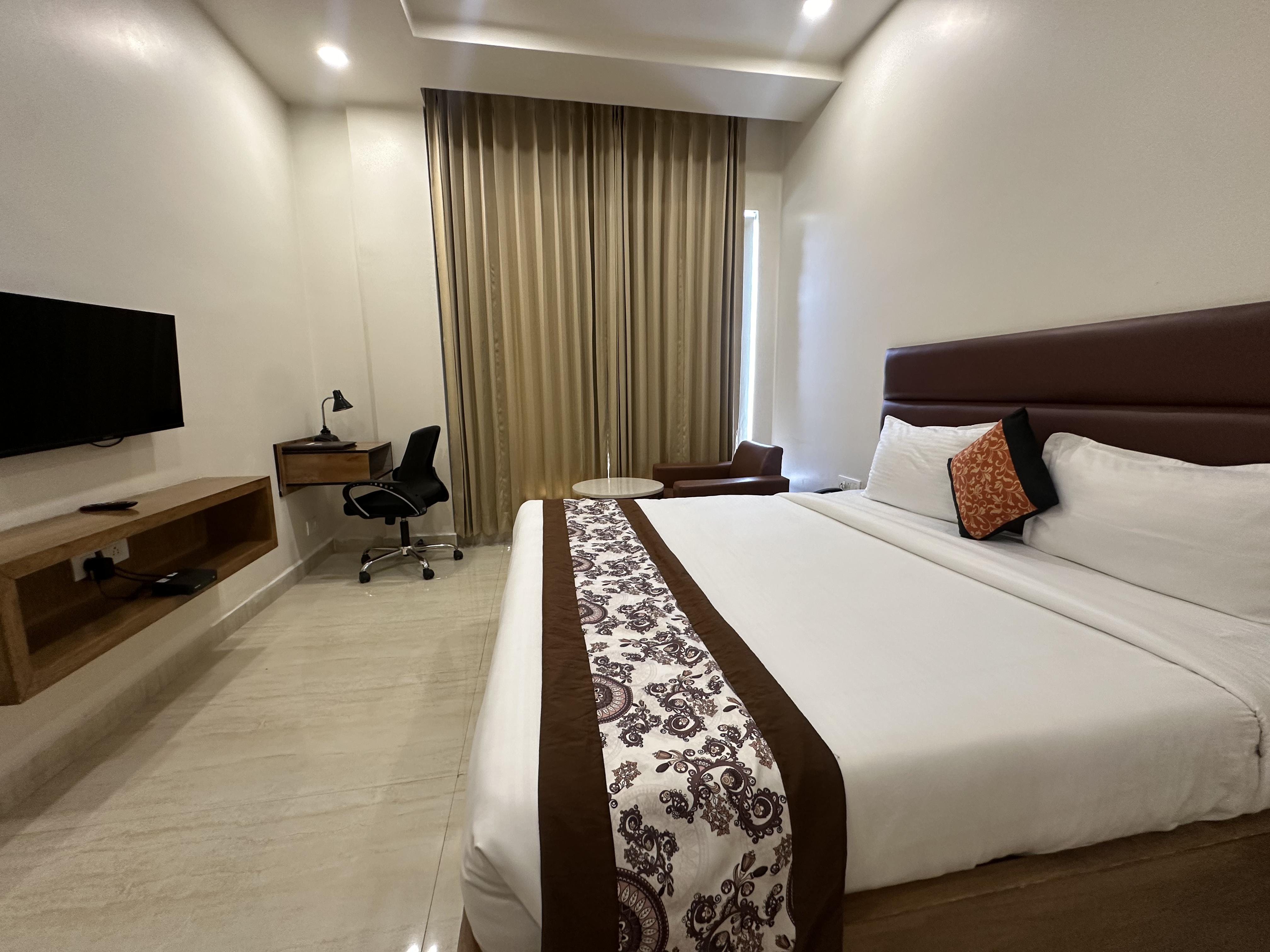 Comfort Hotel By Choice Hotels - Tap to explore photos