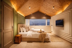 Oak Villa | Plunge Pool | Valley-view 5 BHK, Kasauli