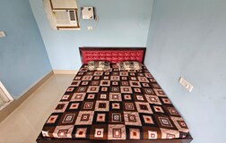 Lush Garden View AC Room