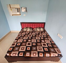 Lush Garden View AC Room