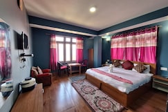 Hotel The 4 Season, Pelling