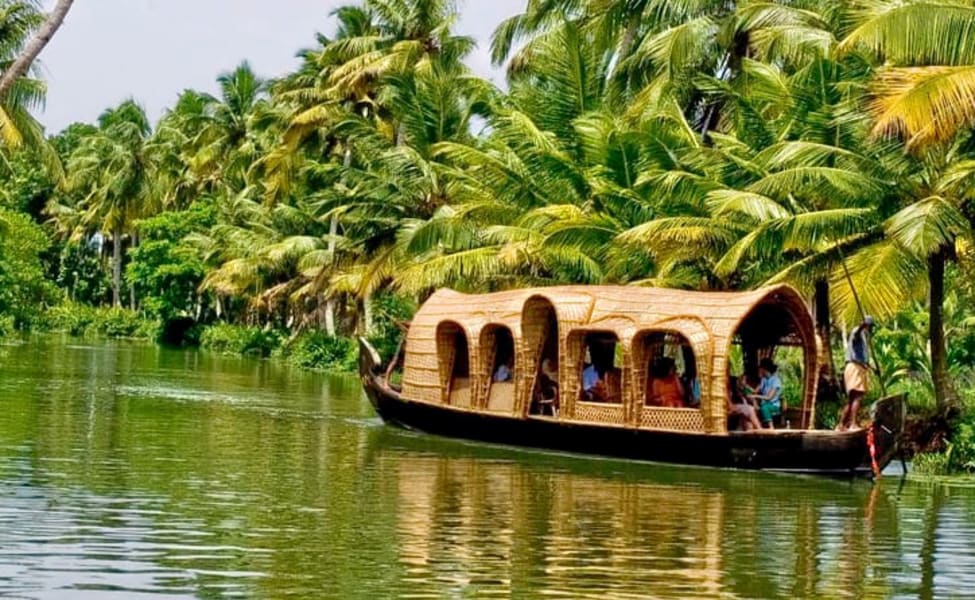 SahaYathri Houseboat - Tap to explore photos