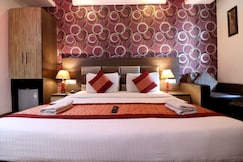 Hotel Waterfall, Delhi