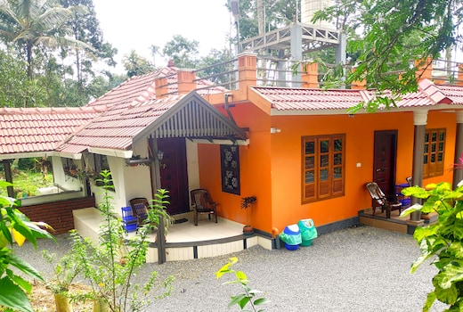 Golden Peak Estate Homestay