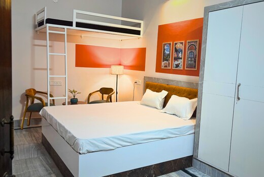 Varanasi Heritage Suite with Loft Bed, Kitchen & AC Near BSBS railway station