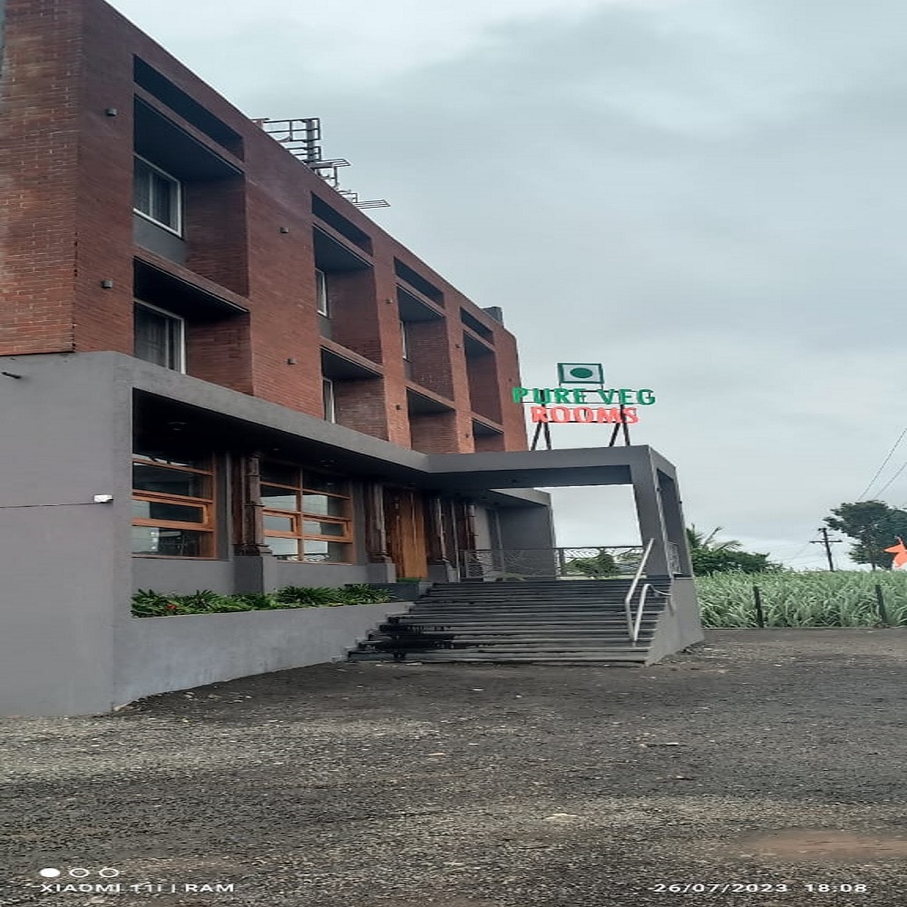 Hotel Grand Vintage Resto And Lodging - Tap to explore photos
