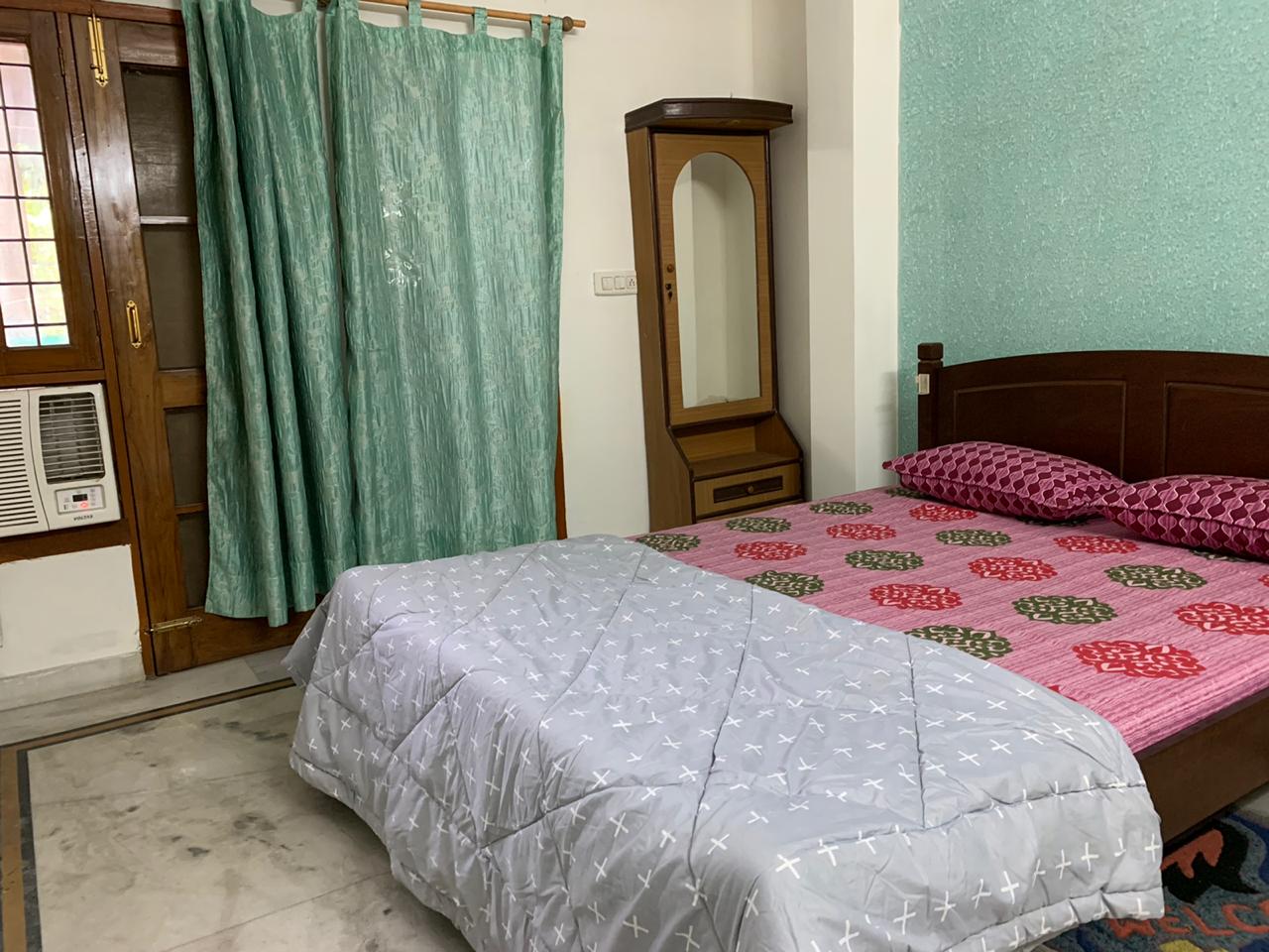 2 Rooms Apartment in Mall Avenue - Tap to explore photos