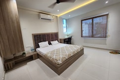 Lakhdatar Inn - 1km From Baba Dham Area