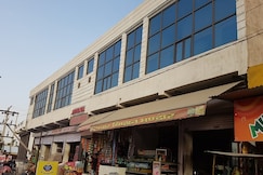 Hotel G S, Sikar