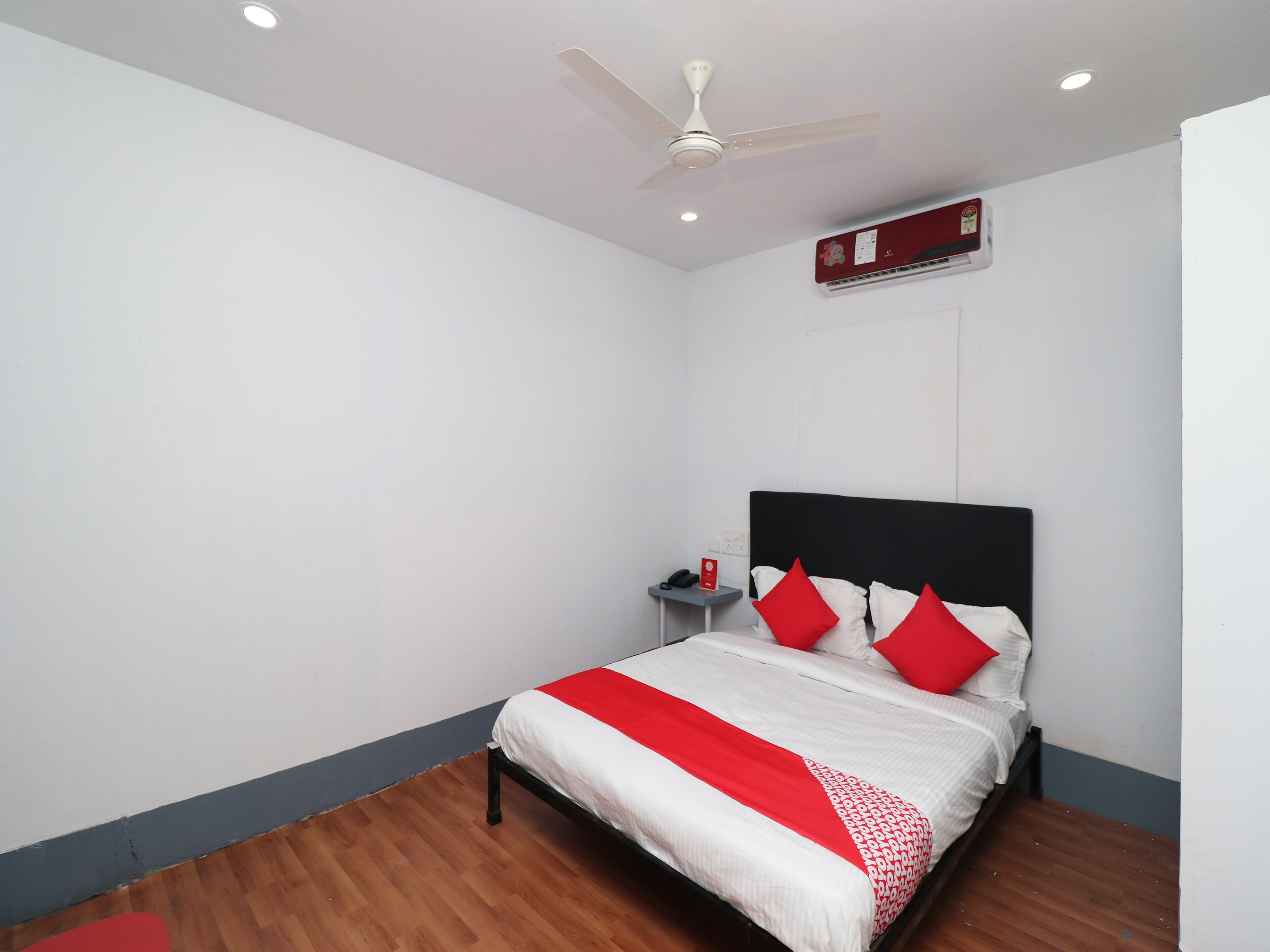 Oyo 28262 Signature Homes Bhubaneshwar Hotel Price Address Reviews