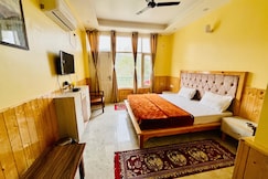 PC KUNJ HOMESTAY & RESTAURANT, Kalka