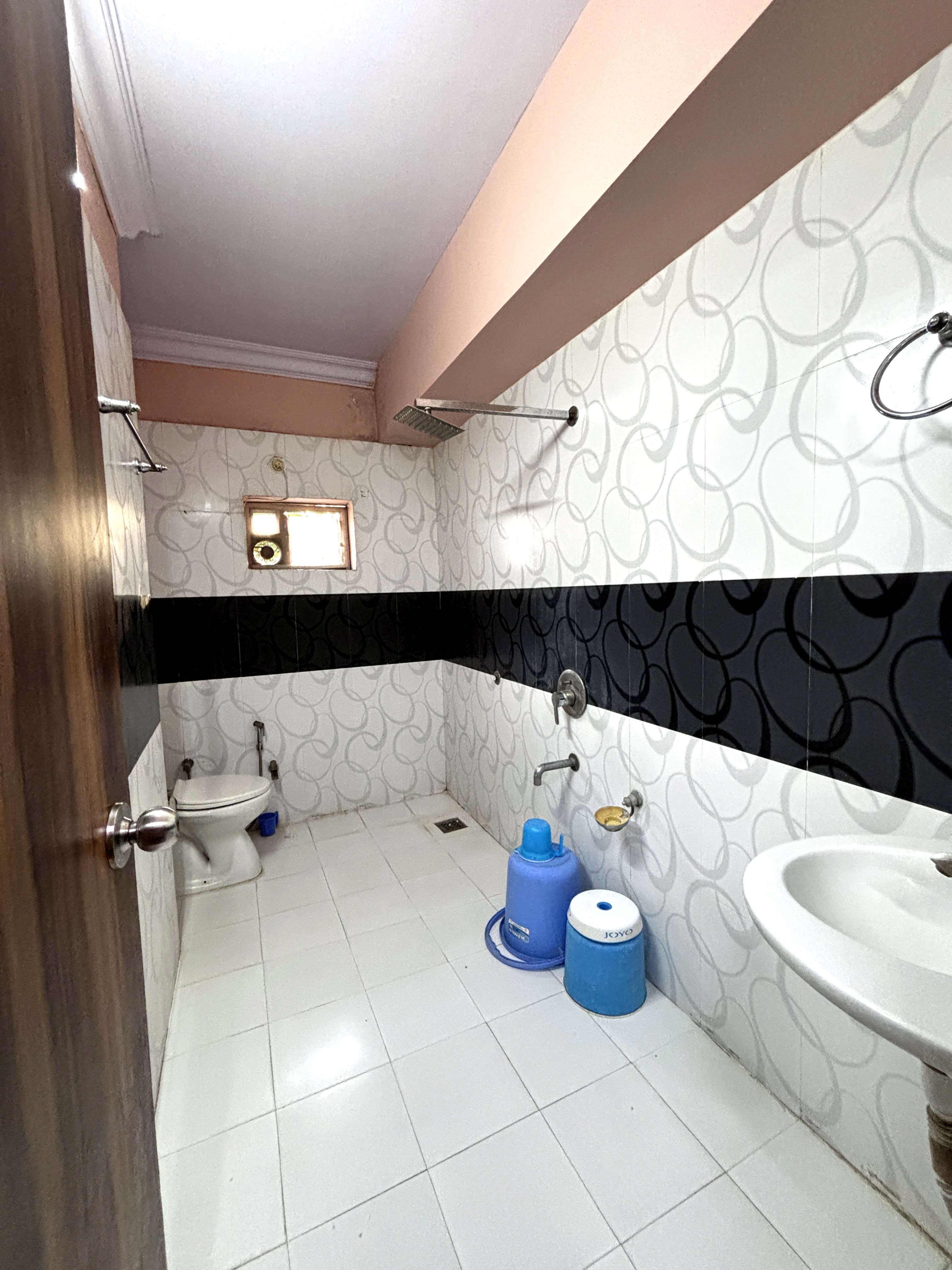 Hotel Manas - Tap to explore photos