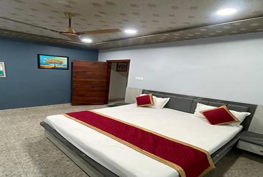FabHotel Shivkashi Inn