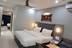 Hotel Lee Garden (5 min walkable from Blue flag beach)