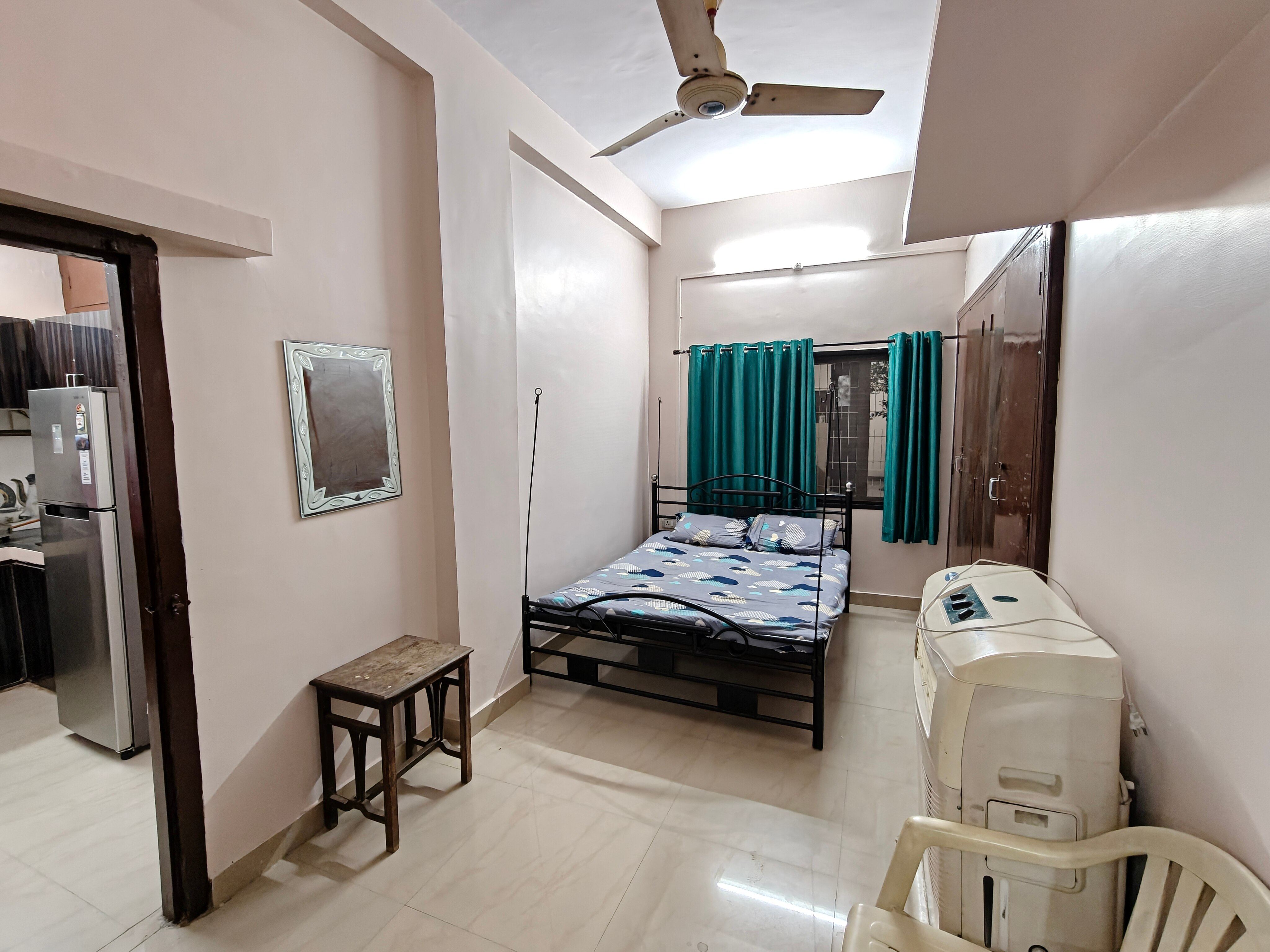 Prime Area 1BHK | Budget Stay - Tap to explore photos