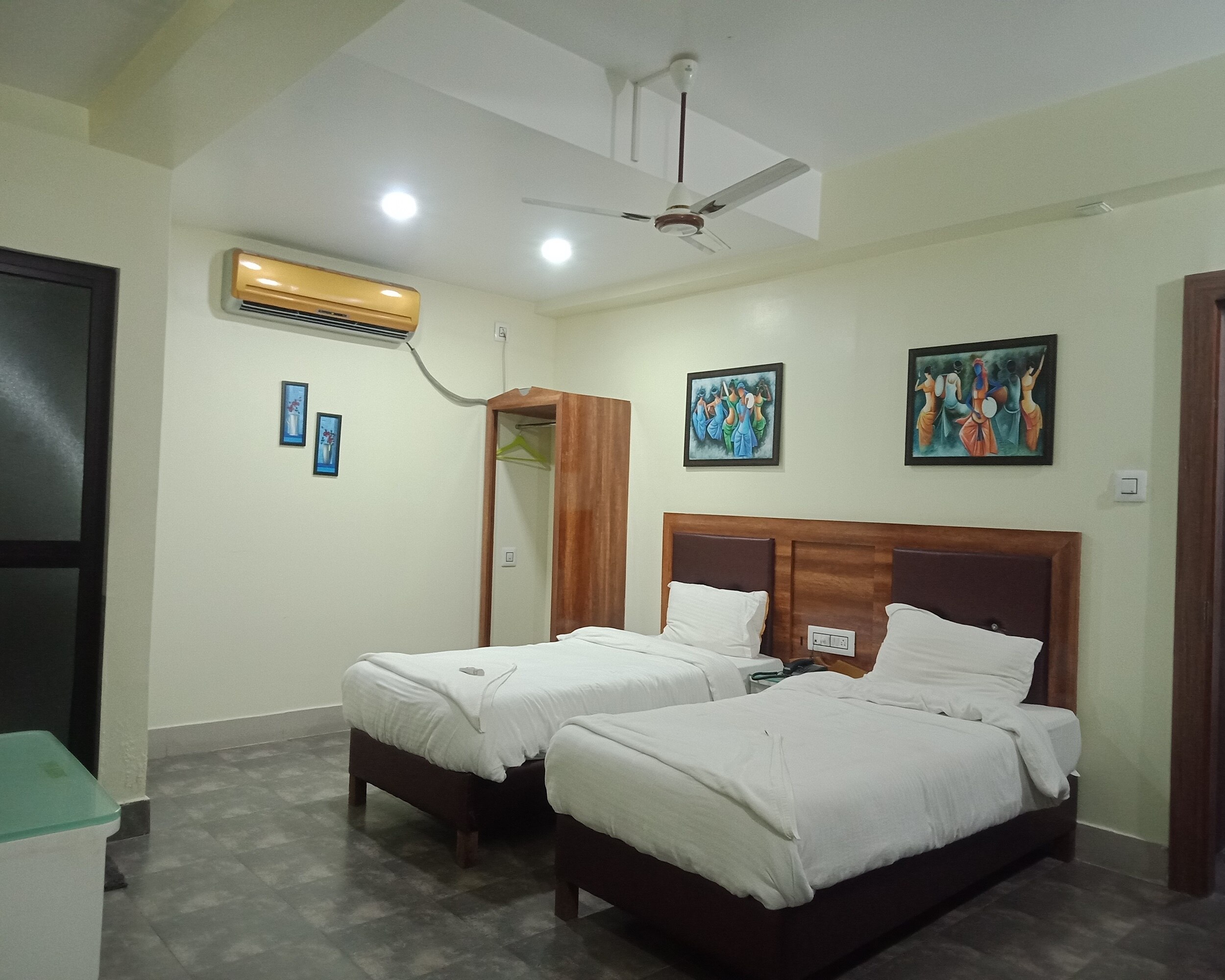 SHIVAM GUEST HOUSE - Tap to explore photos