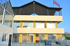 BABA VILLA Luxury 5BHK Villa w Pool Couple Suite, Igatpuri