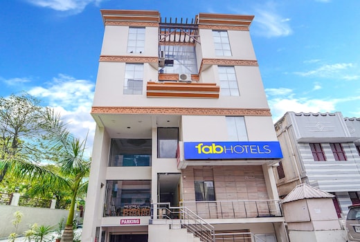 FabHotel ESS Paradise