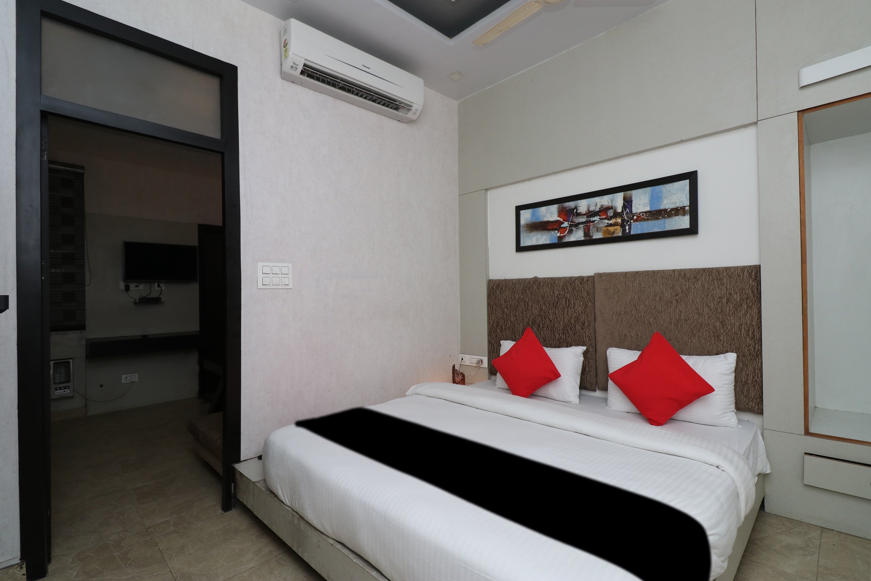 Hotel Mahendra Plaza - Tap to explore photos
