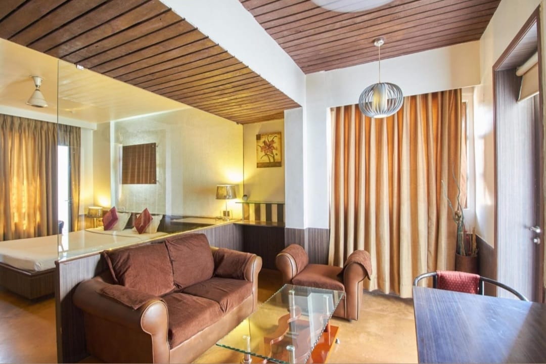 Suite Room with Bathtub and Balcony 1