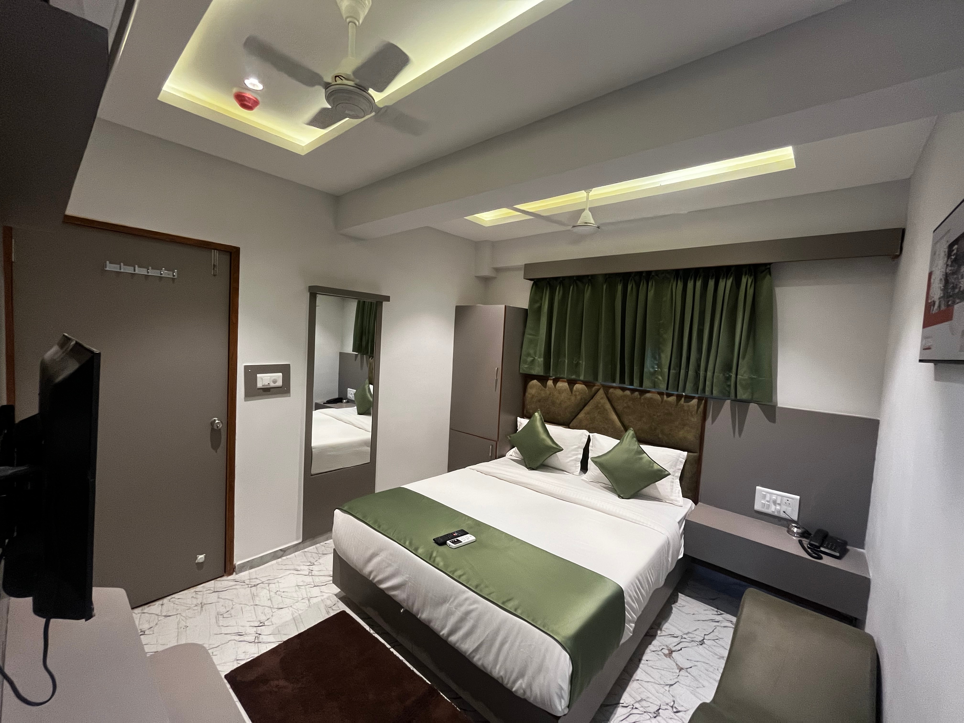 Hotel Privilon - Tap to explore photos