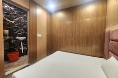 Oly Hotel Yes Sir, Delhi