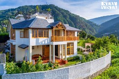 StayVista at Willow @ The Oakridge W/ Jacuzzi, Chamba Himachal