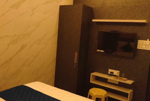 Hotel O RR Residency