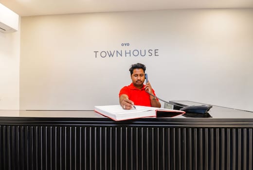 Townhouse South Tukoganj