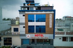 hotel pranjal palace, Chatarpur