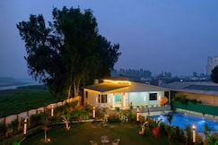 Weekend theory farmhouse, Noida