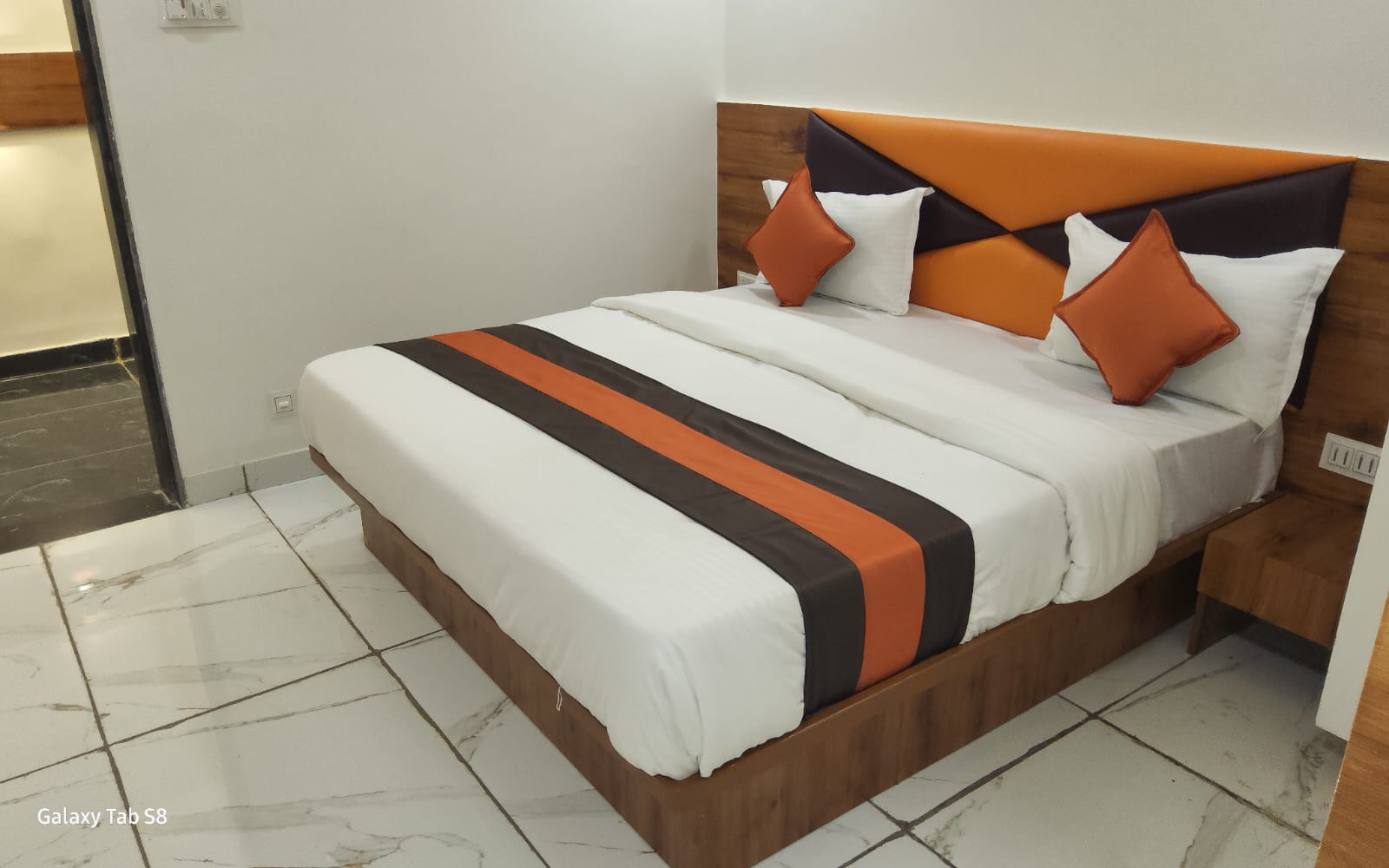 Hotel Suncity Modasa - Tap to explore photos
