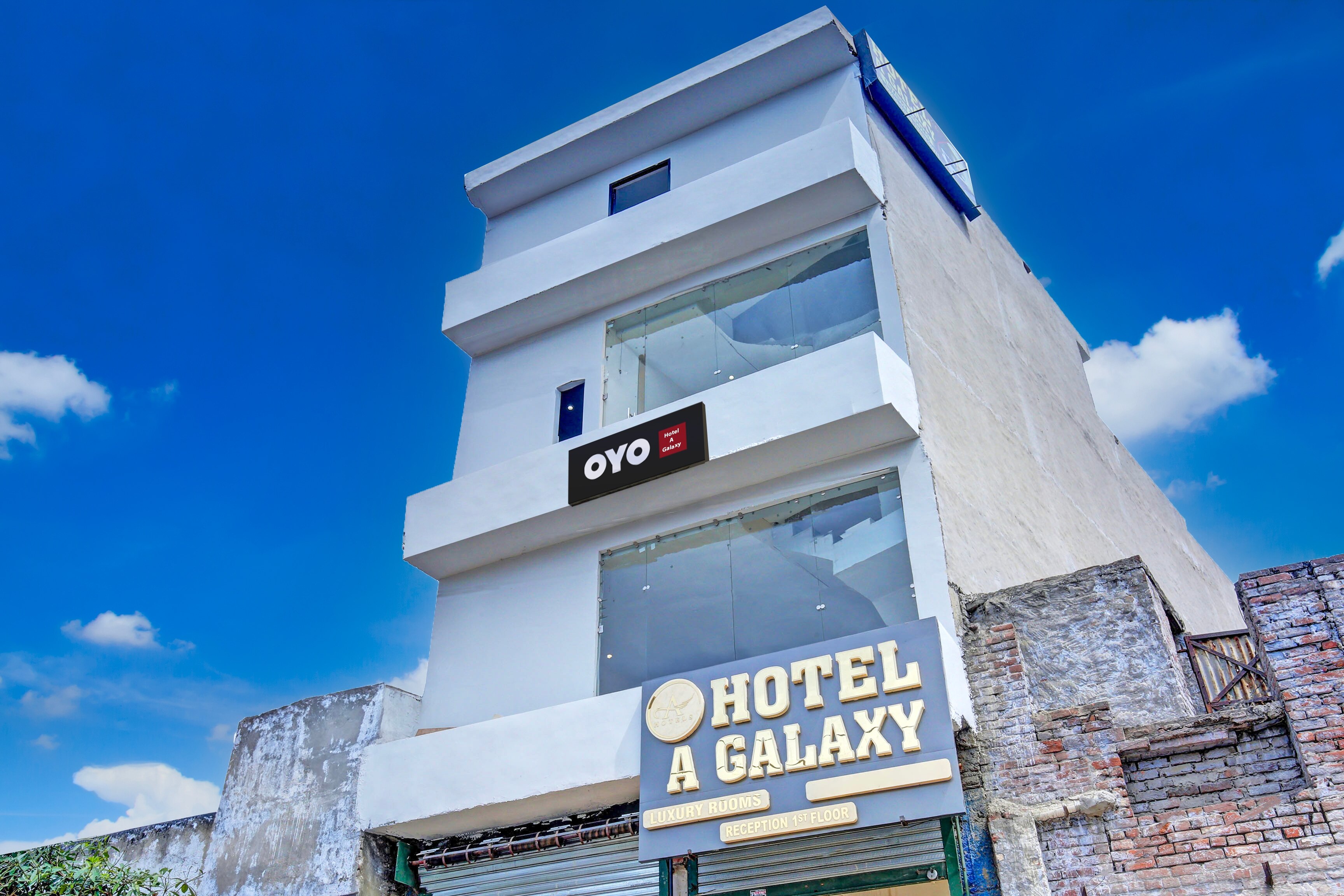 Hotel O A Galaxy - Tap to explore photos