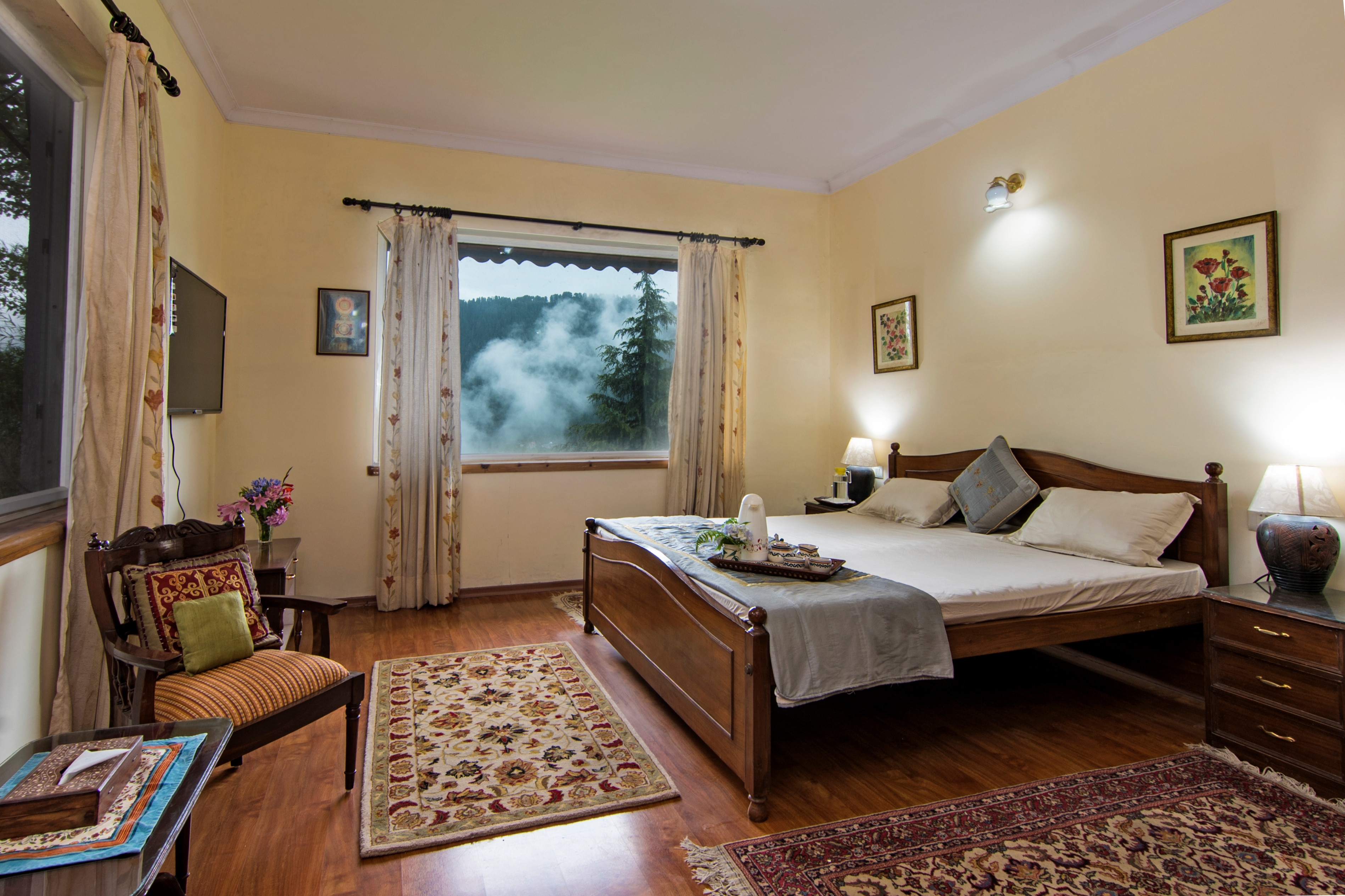 StayVista at Majestic Mountain View Villa - Tap to explore photos