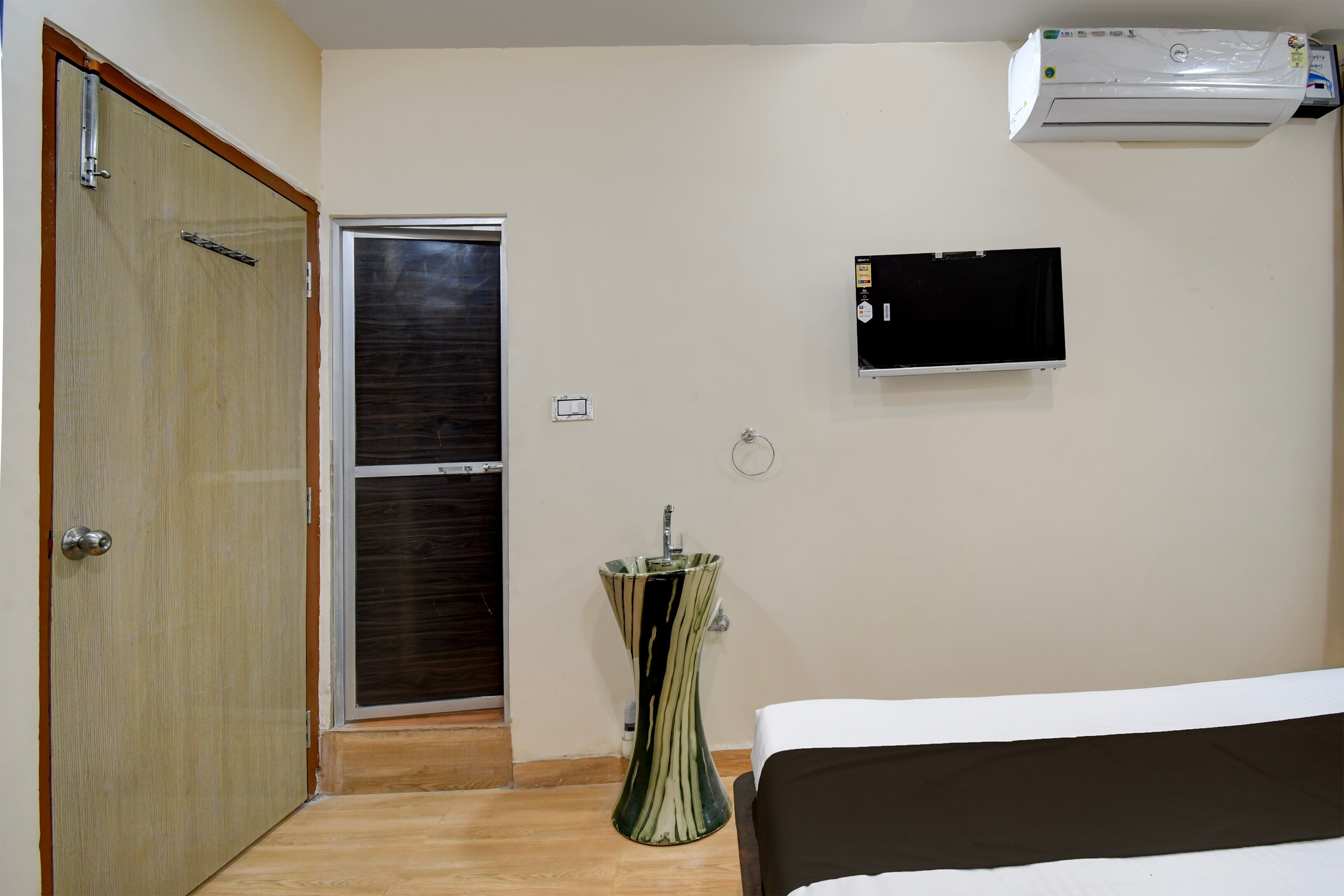 Hotel O Krishna INN - Tap to explore photos