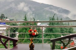 Hotel The Castle by Mountain Sparrow Adventures, Dharamshala