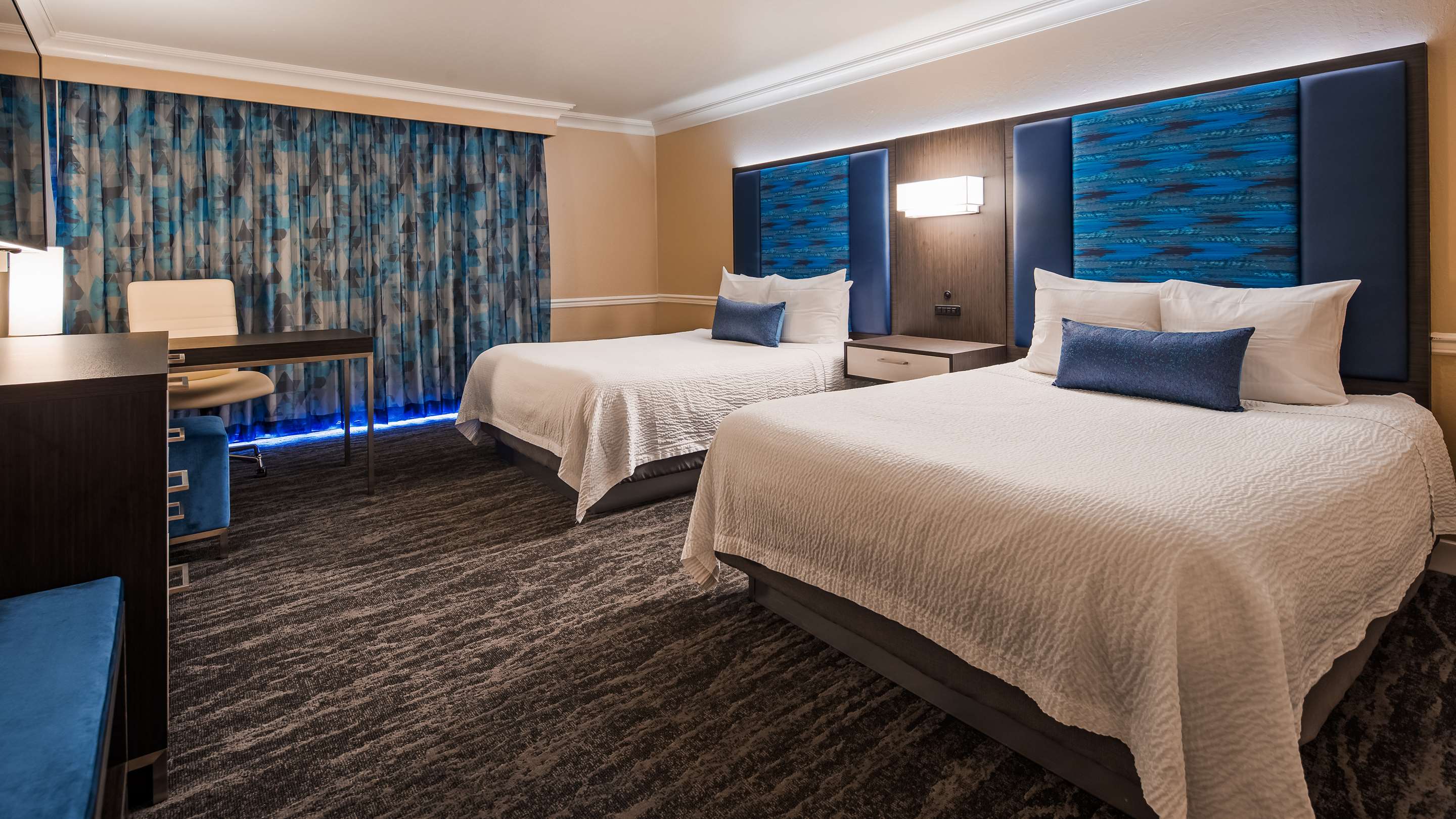 Best Western Plus Novato Oaks Inn - Tap to explore photos